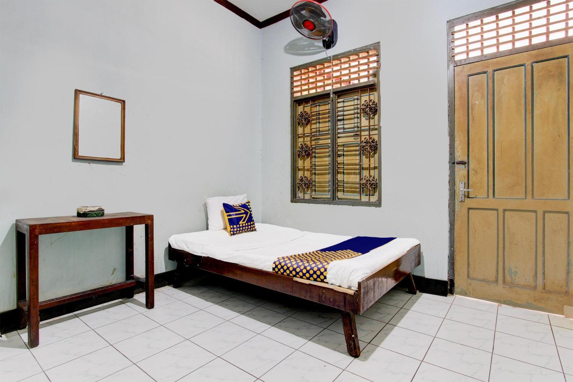Spot On 94085 Hotel Agung بوروكيرتو المظهر الخارجي الصورة