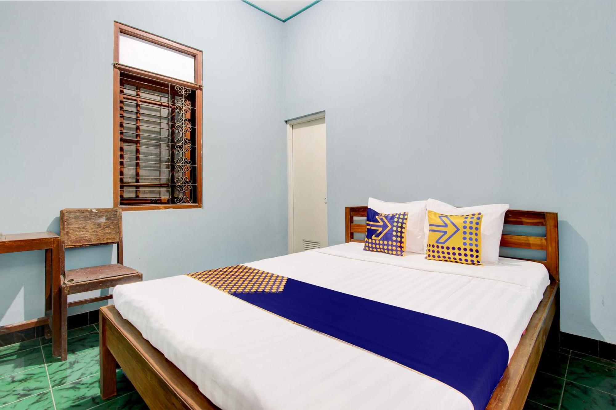 Spot On 94085 Hotel Agung بوروكيرتو المظهر الخارجي الصورة