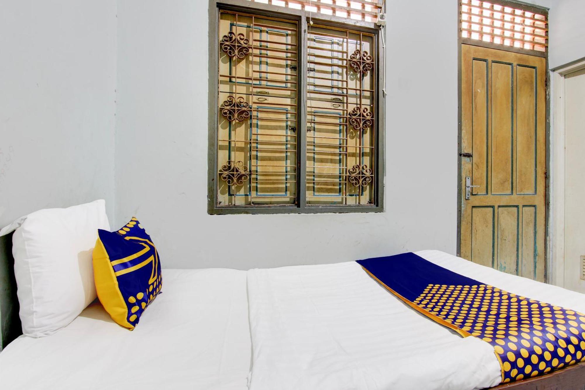 Spot On 94085 Hotel Agung بوروكيرتو المظهر الخارجي الصورة