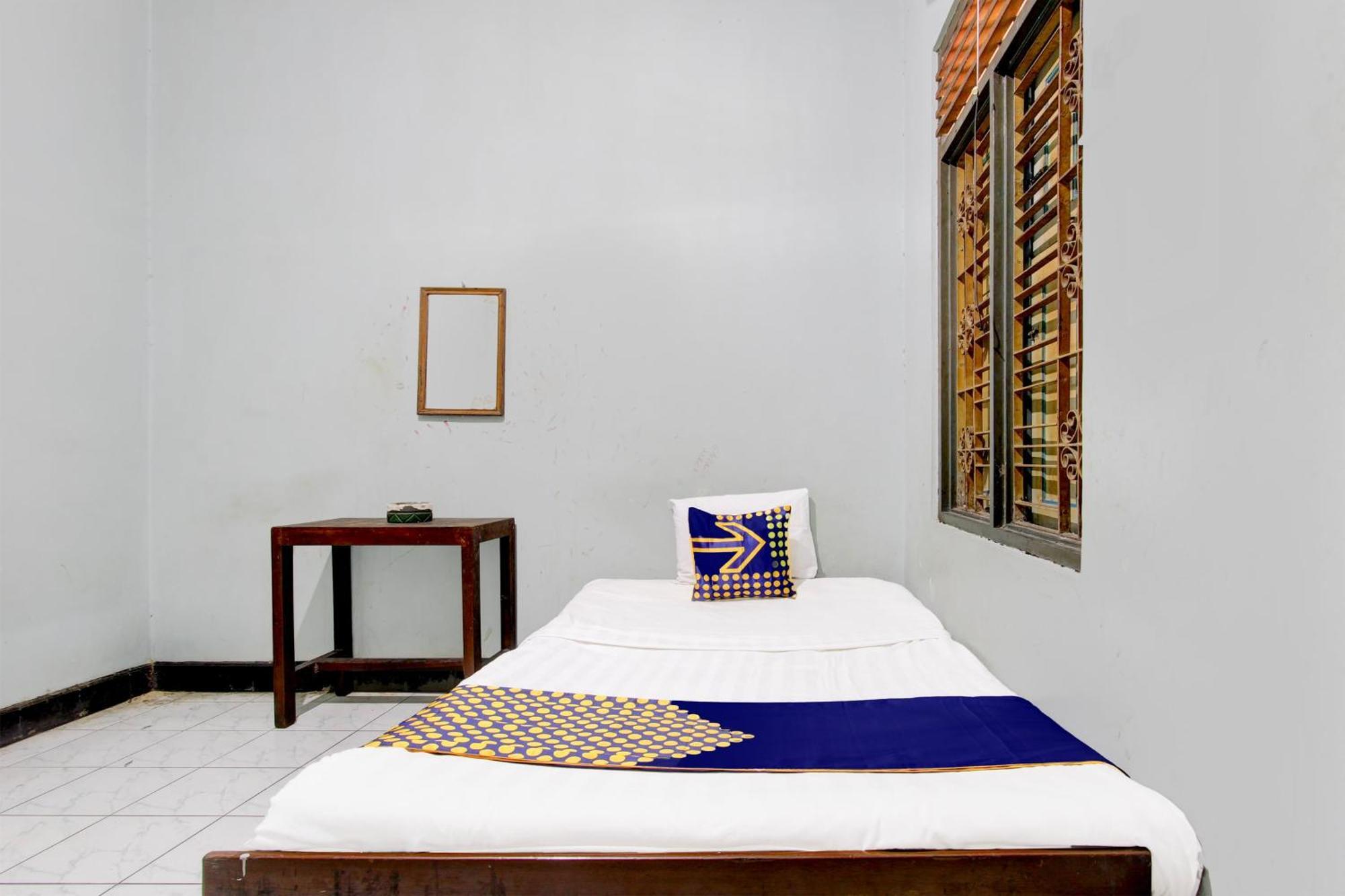 Spot On 94085 Hotel Agung بوروكيرتو المظهر الخارجي الصورة